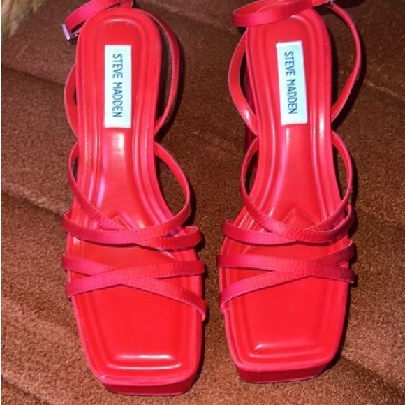 Steve Madden Celia Red Patent Platform Heels - Picture 2 of 2